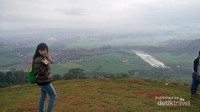 Neng senyumnya dong!
