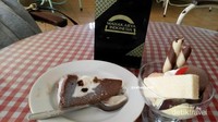 Es Krim Toko Oen (Tuty Fruiti Kiri dan Oen Special Kanan)