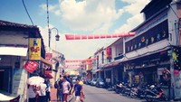 Jonker Street di siang hari selalu ramai turis