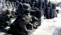 disepanjang jalan banyak terdapat sanggar