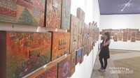 Deretan lukisan dengan berbagai cerita dan makna