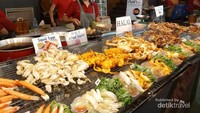 Di Asiatique Night Market Thailand juga menjual makanan halal loh