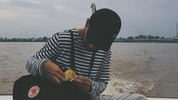 Mengambil Tolak Angin.