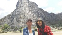 Saya dan adik saat berada di Laser Buddha