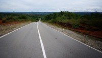 Pastikan BBM full sebelum melewati jalur ini , karena kondisi jalan masih sangat sepi