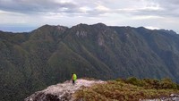 pemandangan gunung maraina dari binaiya