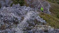 medan terjal sebelum ke puncak dengan melewati banyak punggungan