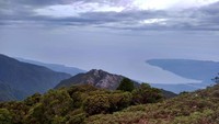 pemandangan pulau seram dari puncak bintang