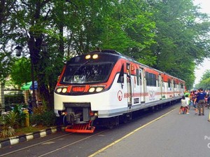 Jalur Kereta Unik yang Membelah Kota Solo