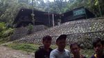 Jamur Menyala dan Indahnya Kabut Halimun