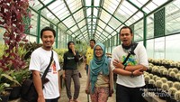 Kami saat berada di dalam rumah kaca