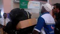 Para porter yang sudah menunggu penumpang untuk membawa barang (foto: Keken/detikTravel)