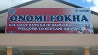 Ucapan selamat datang di pintu utama Bandara Sentani, Jayapura (foto: Keken/detikTravel)