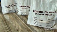 Minuman Kopmil Pondok yang dibungkus ke dalam plastik