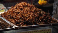 Belalang goreng (Ichsan/detikHot)