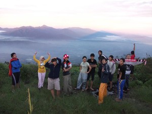 Jatuh Bangun Mendaki Gunung Tampomas