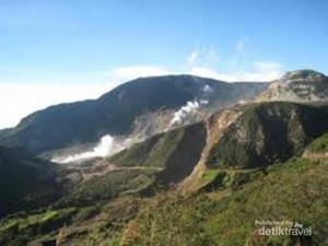 Jatuh Cinta dengan Panorama Gunung Papandayan