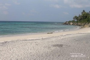 Jatuh Cinta dengan Pantai Kasih di Kota Sabang