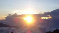 Matahari terbit di atas Kelimutu (Putri/ detikTravel)