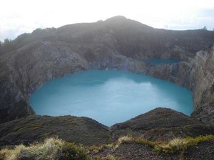 Jatuh Cinta dengan Tiga Warna Cantik Danau Kelimutu