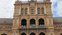 Plaza de Espana bisa dinikmati juga dari lantai atas