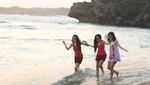 Jatuh Cinta Pada Keindahan Pantai Sundak
