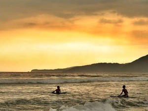 Jawa Barat Juga Punya Ombak Indah Seperti Hawaii