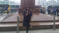 Golden Bauhinian Square menjadi tempat berfoto pengunjung