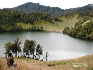 Jelajah Alam Semeru, Dari Danau Hingga Savana