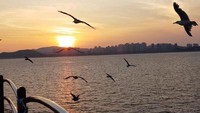 Menikmati sunset di Wolmido