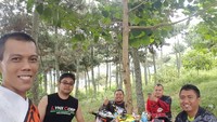 Teman-teman dari Baja Bandung dan Sugat Subang