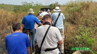 Melewati padang savana seperti di Afrika