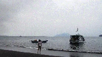 Pantai Pasir Hitam Anak Krakatau