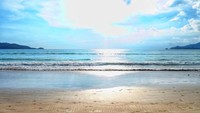 Kesunyian di Pantai Patong
