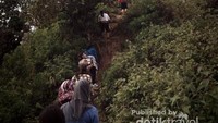 Jalur Terjal Menuju Puncak Lembu