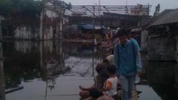 Memancing di air keruh