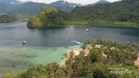 Pemandangan di Puncak Bukit Pulau Pasumpahan