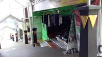 Salah satu kios diperjalanan menuju komplek wisata