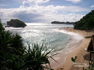 Jelang Royal Wedding, Main Dulu ke Pantai di Gunungkidul
