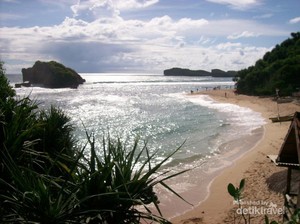 Jelang Royal Wedding, Main Dulu ke Pantai di Gunungkidul