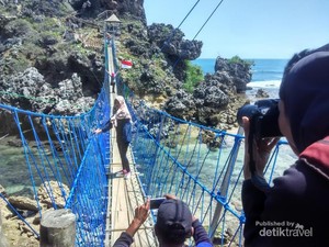 Jembatan Buat Uji Nyali di Pantai Gunungkidul