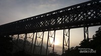 Jembatan dari bawah sebelah barat