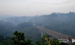 Jembatan Cirahong, Destinasi Favorit Ngabuburit di Ciamis