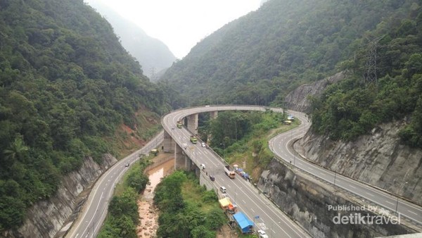  Jembatan Kelok Sembilan  Panorama Indah Ranah Minang