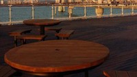 Kalau cuaca mendukung, duduk santai sambil liat sunset sudah nikmat banget