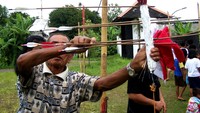 Poin 3, jika mengenai bidang merah, poin 1 jika mengenai bidang putih