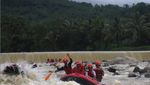 Jungkir Balik Mengarungi Deras Arus Sungai Ciberang