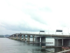 Jungkir Balik Menjelajah Singapura, Malaysia dan Brunei