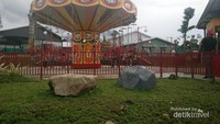 Wahana Lumino Swinger di Zona Adventure Park