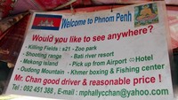 Informasi yang komplit, itulah jurus marketing ala sopir tuktuk di Phnom Penh, Kamboja. Dia memuat informasi lengkap berbahasa Inggris baik tempat wisata, nama, nomor telepon, hingga email. Turis pun jadi mudah mencari dia.